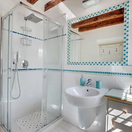 Nikki House * Veneza