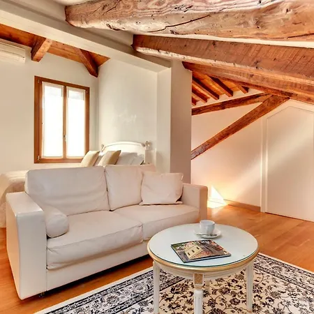 Nikki House * Veneza