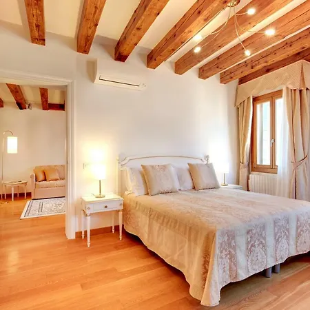 Nikki House * Venice