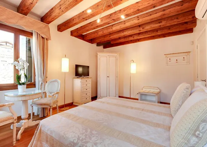 Nikki House * Venice