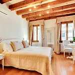 Nikki House * Venecia
