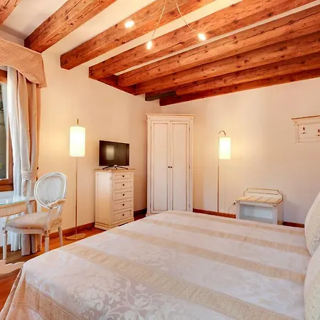 Nikki House * Venice