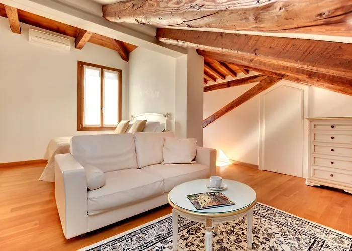 Nikki House * Venice